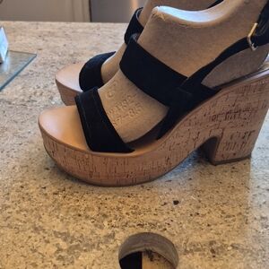 Dolce Vita Black and Tan Platform Heels Size 9-9.5